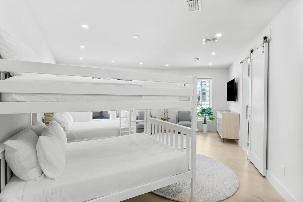 8 House vacation rental located in Destin 1