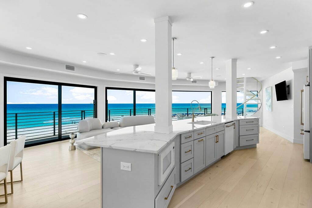 8 House vacation rental located in Destin 1