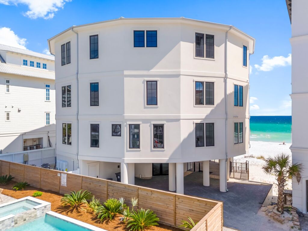 8 House vacation rental located in Destin 1