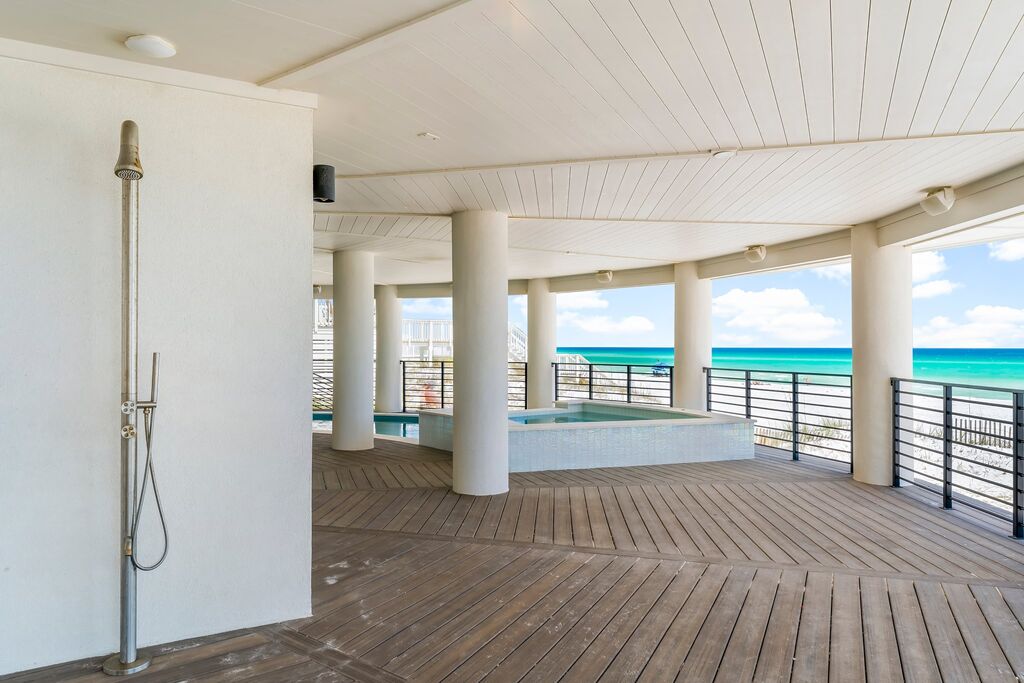 8 House vacation rental located in Destin 1