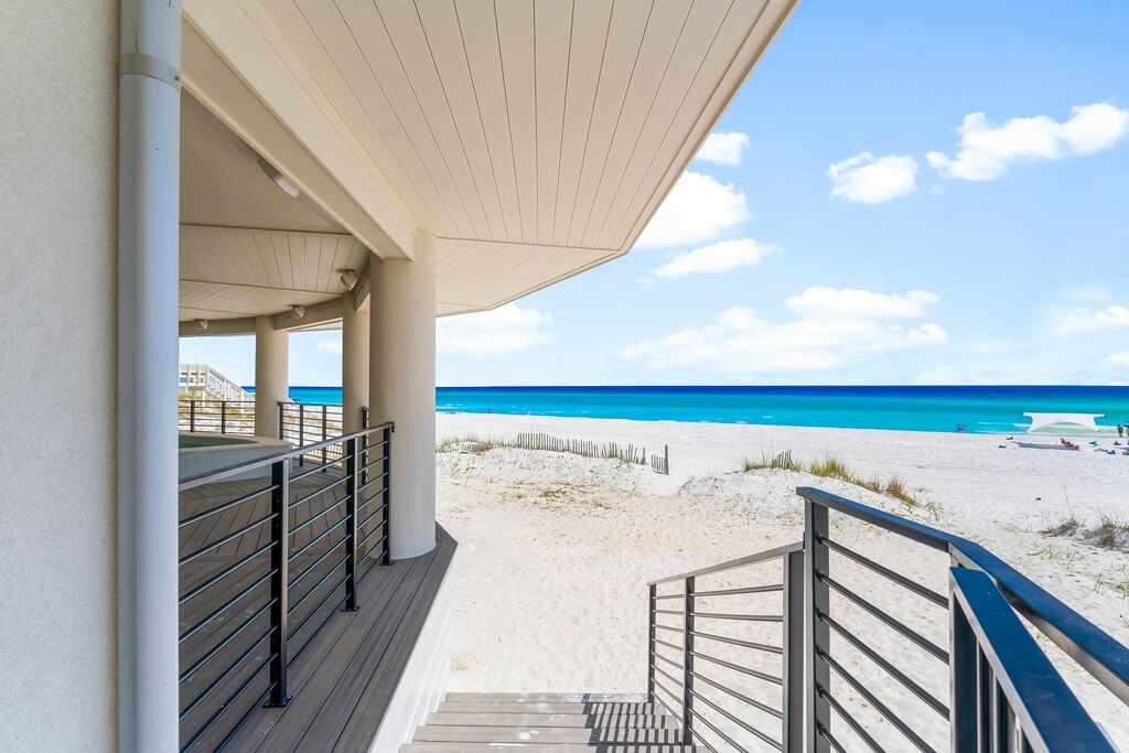 8 House vacation rental located in Destin 1