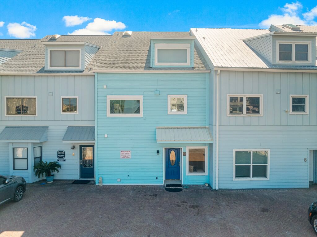 4 House vacation rental located in Destin 1