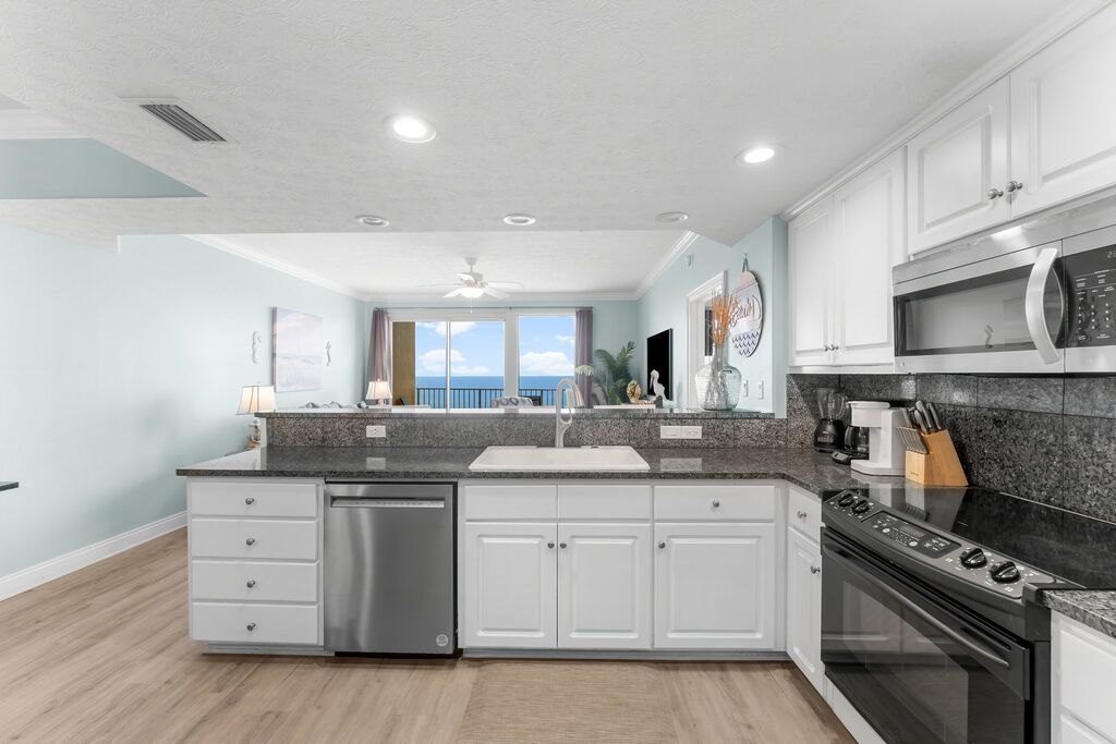 2 Condominium vacation rental located in Panama City Beach 1