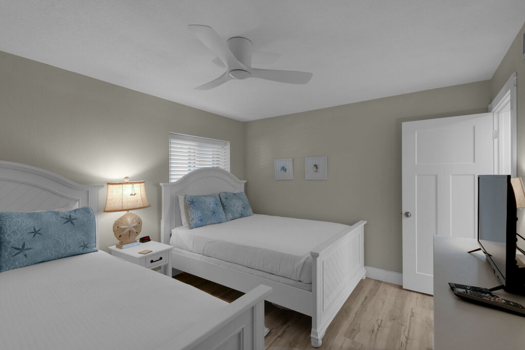 2 Condominium vacation rental located in Panama City Beach 1